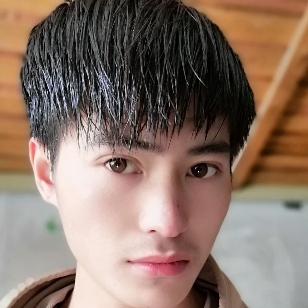 畅快吃醋小伙的照片