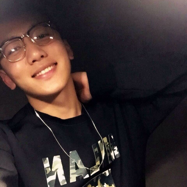 妞坐我鞭上的照片