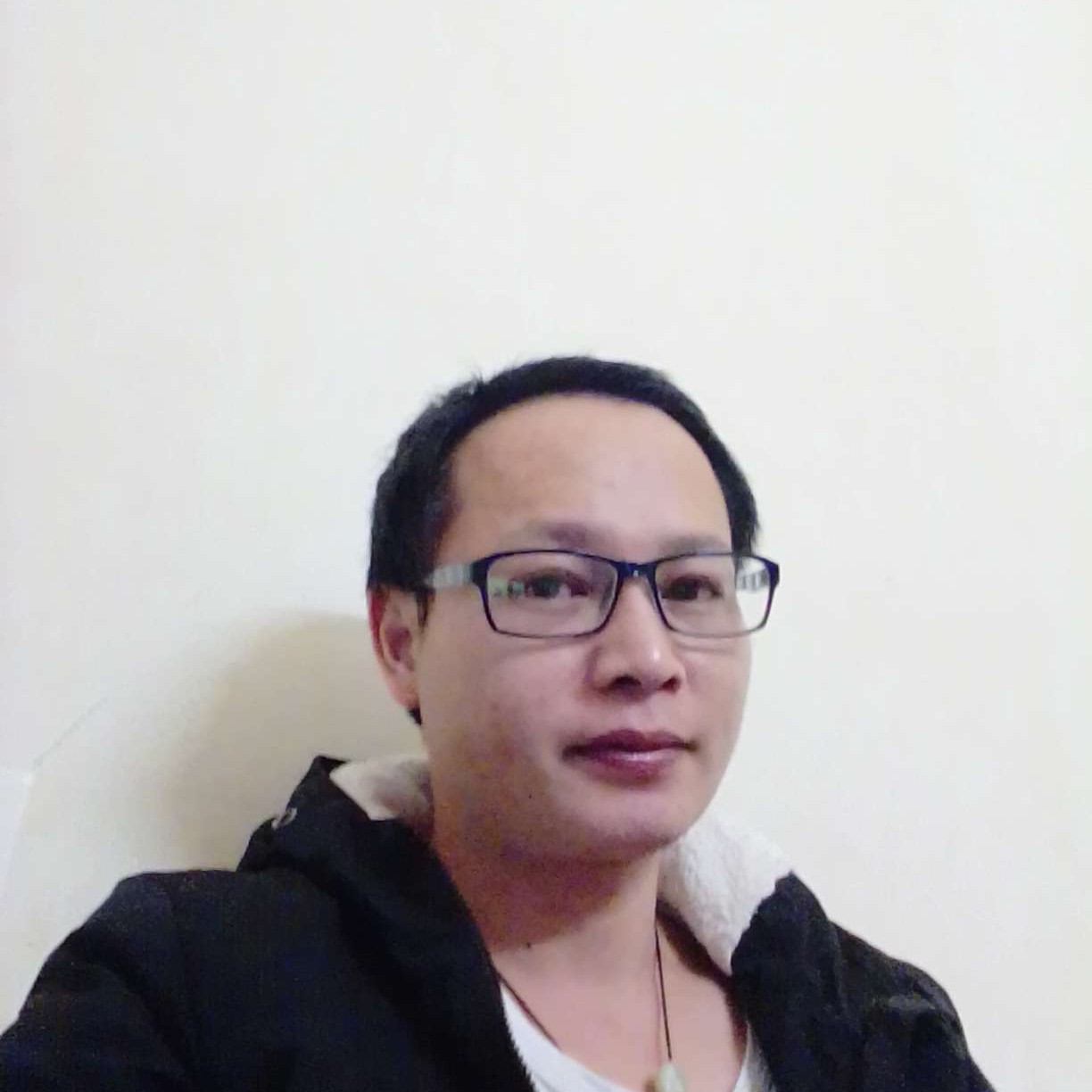 无库抱紧初见的照片