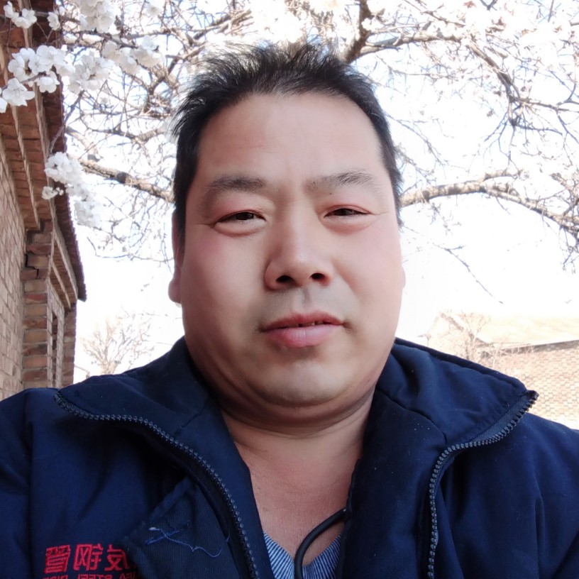 淡淡深拥水影的照片