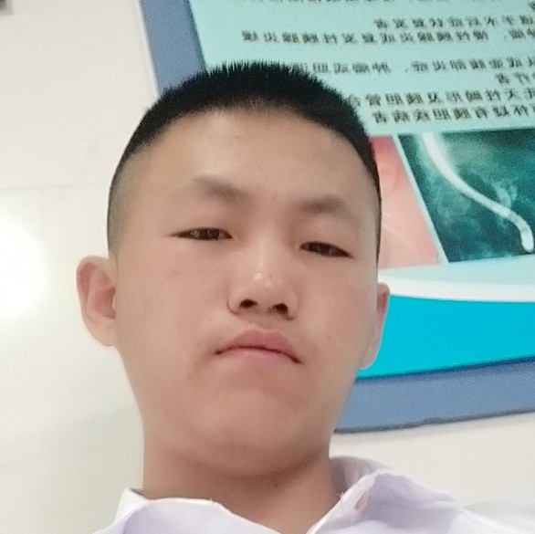 秋天笑俊逸的照片