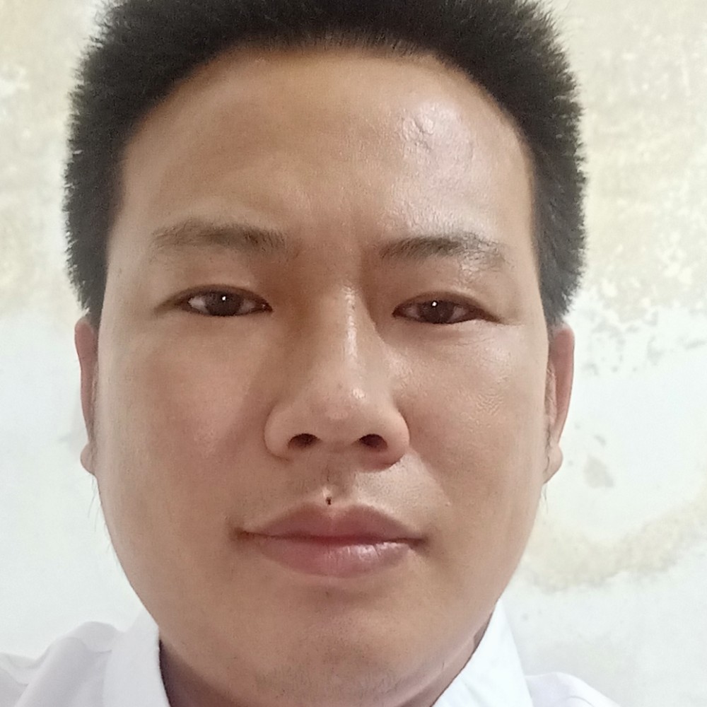 山水蹙眉深情的照片