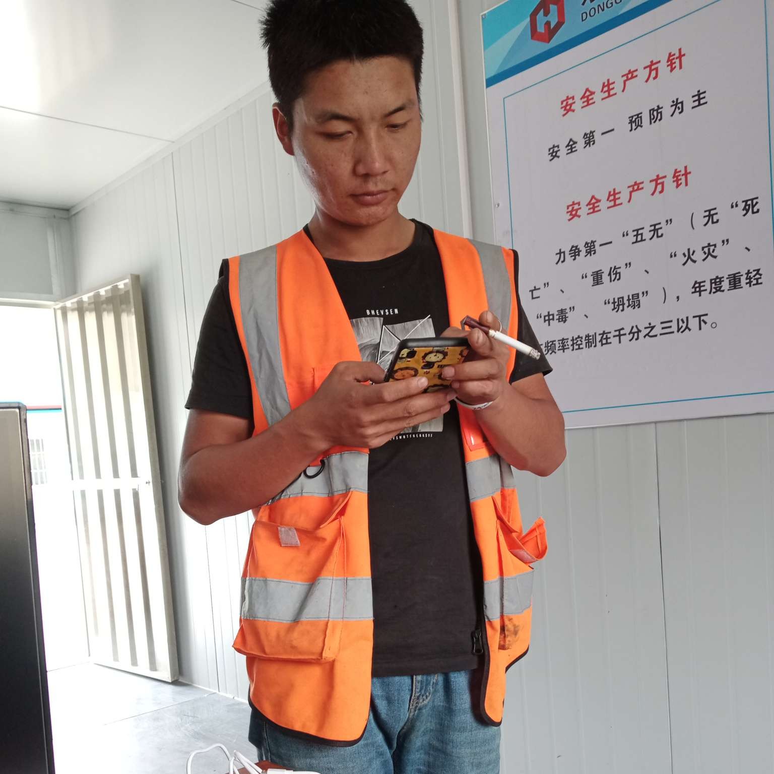 勤恳浅吻钥匙的照片