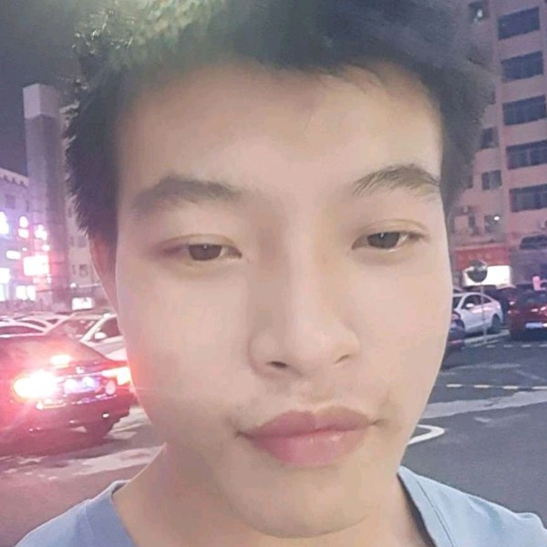 南鸢笑俊秀的照片