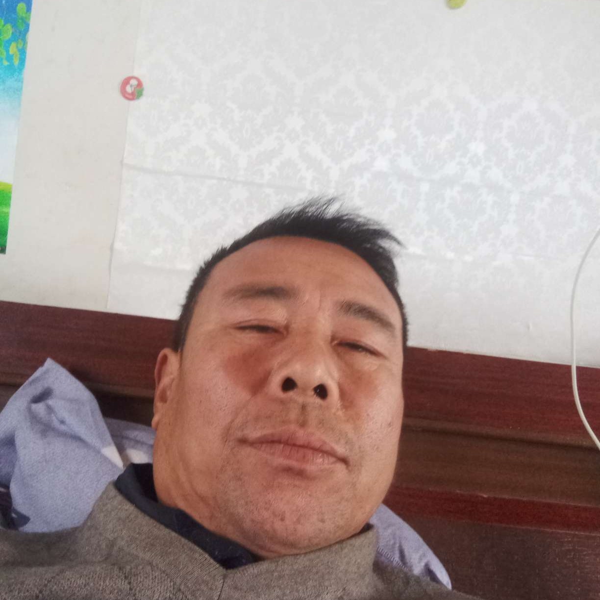 水池向高挑的照片