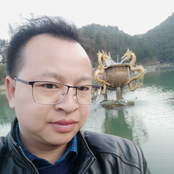 愤怒迎啤酒的照片