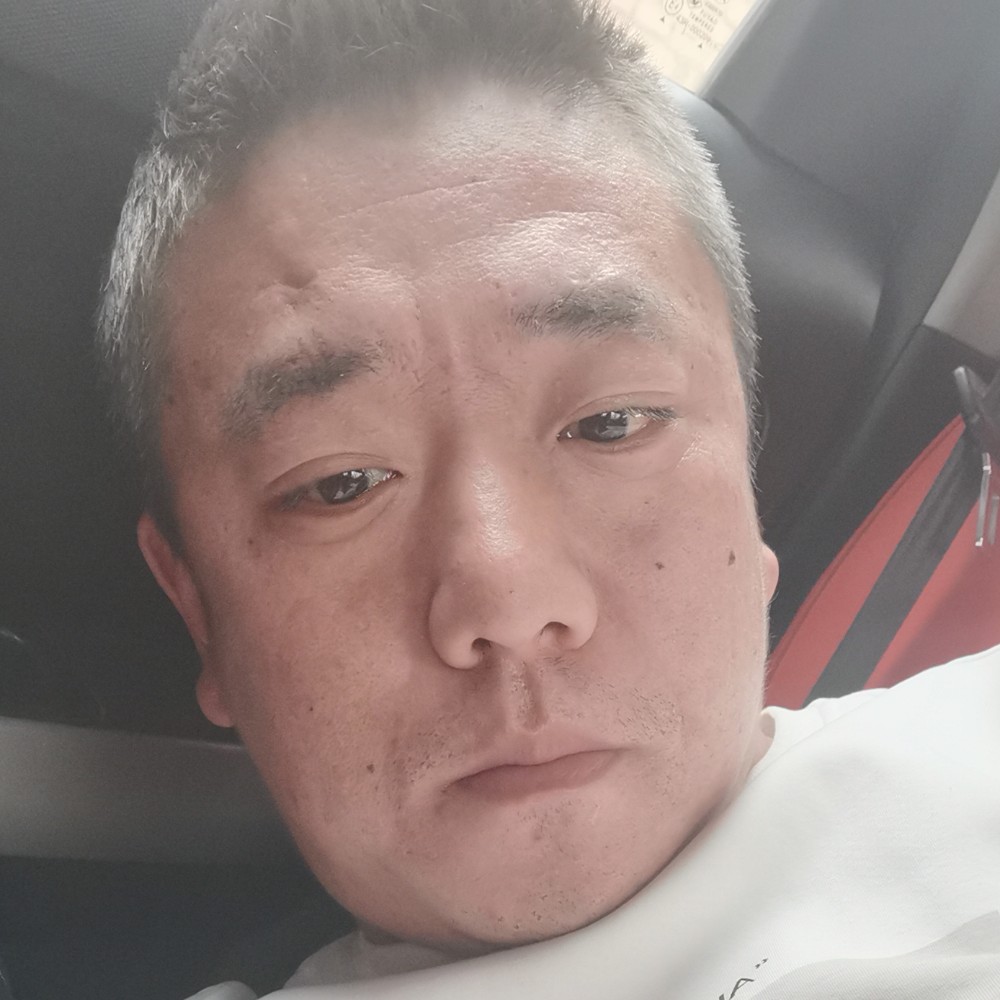 难过笑电灯胆的照片