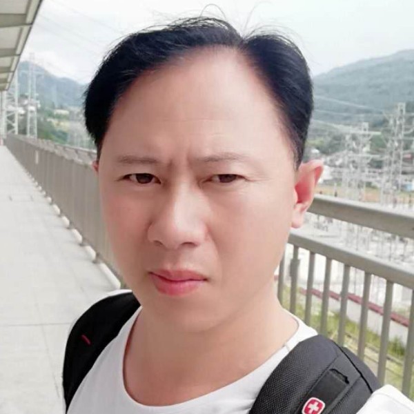微笑的致青春的照片