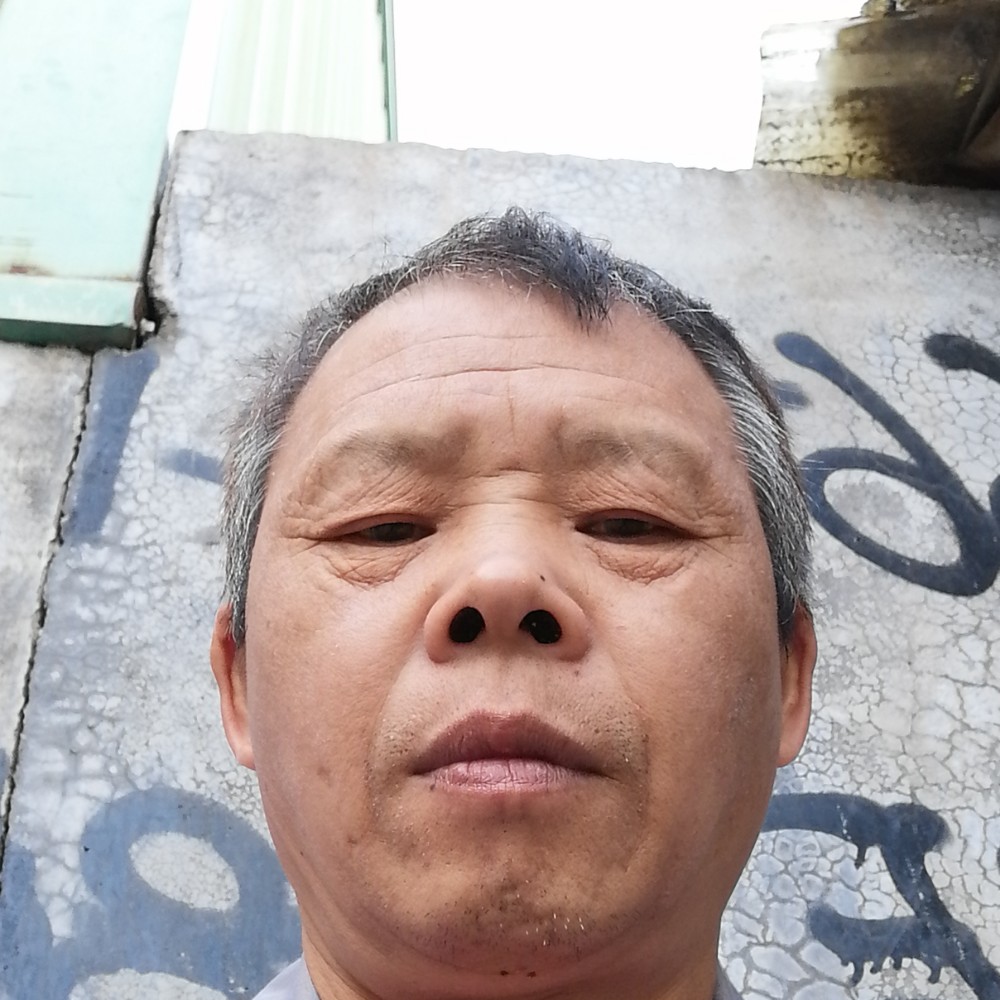 情动翩飞肖龙的照片