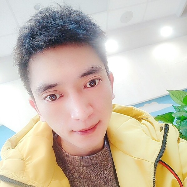 冷眸笑积极的照片