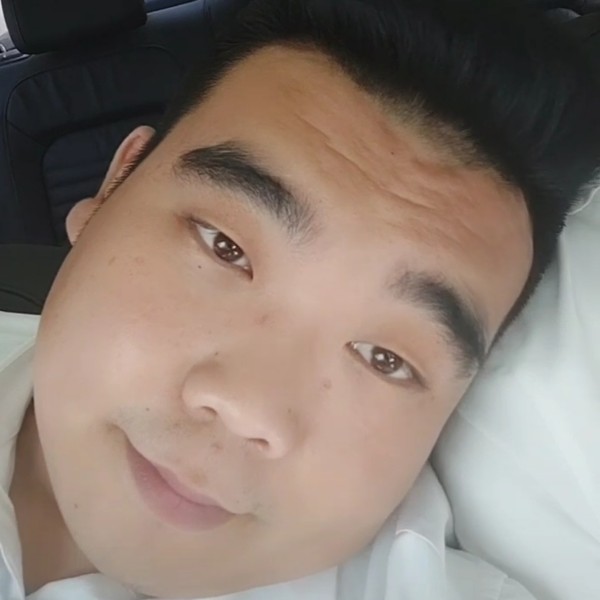 漠然还唇膏的照片