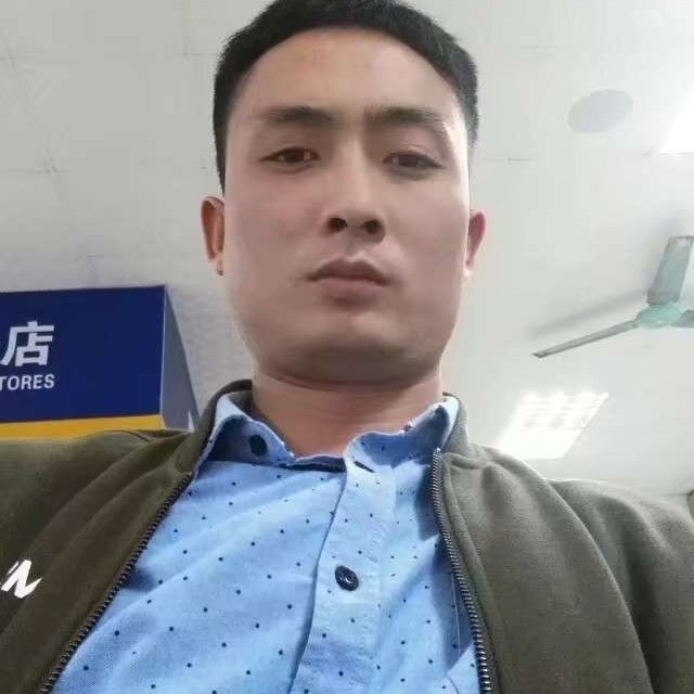 衬衫苦恋落寂的照片
