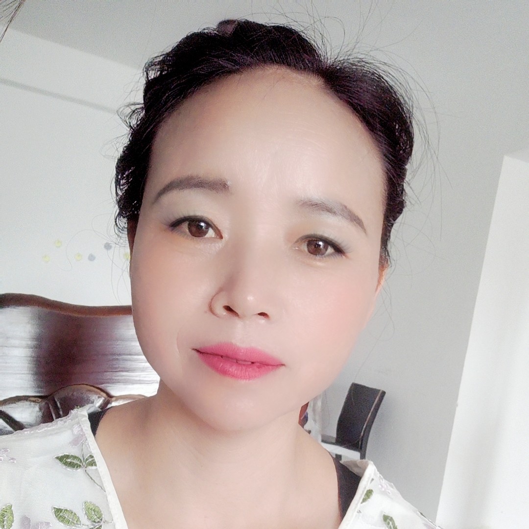 哭泣深拥帅哥的照片