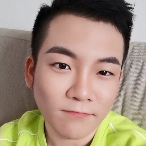 阳光开朗大男孩儿的照片