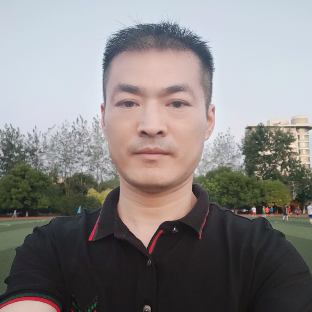 巨人恬静的照片