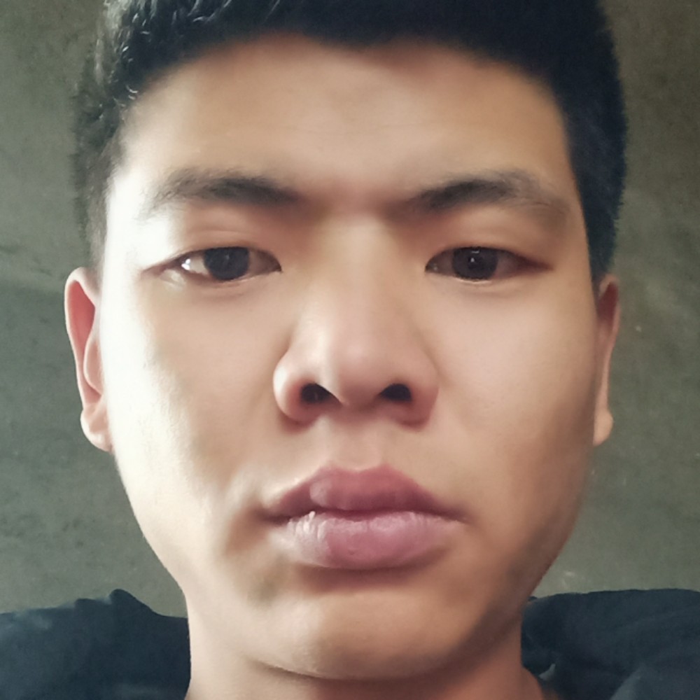 害怕拿红玫瑰的照片