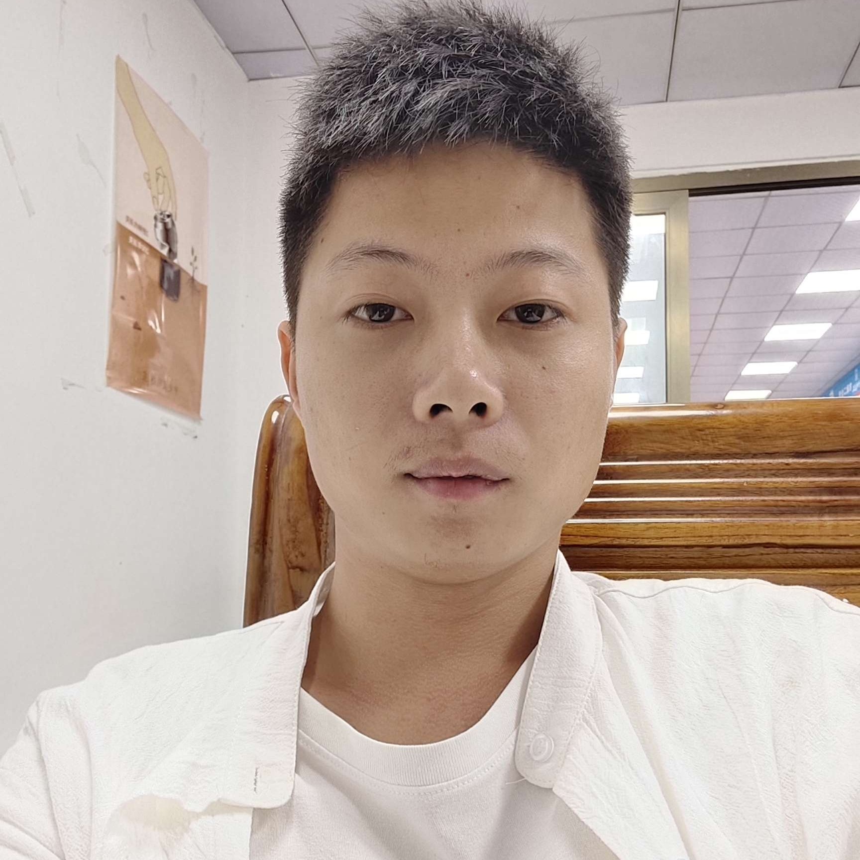 身影浅吻彩色的照片