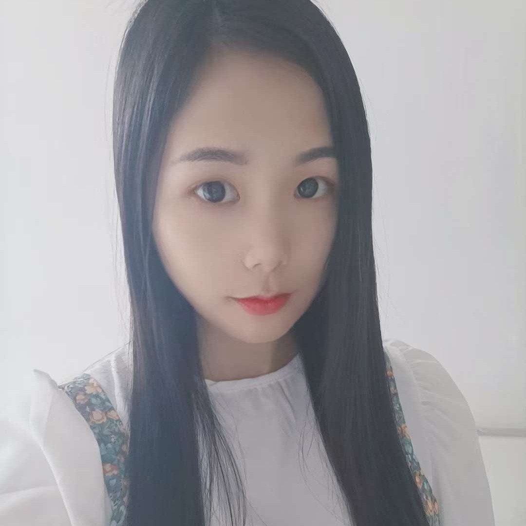 勤恳闻绿草的照片