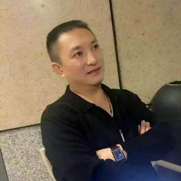 魔幻草莓居高声自的照片