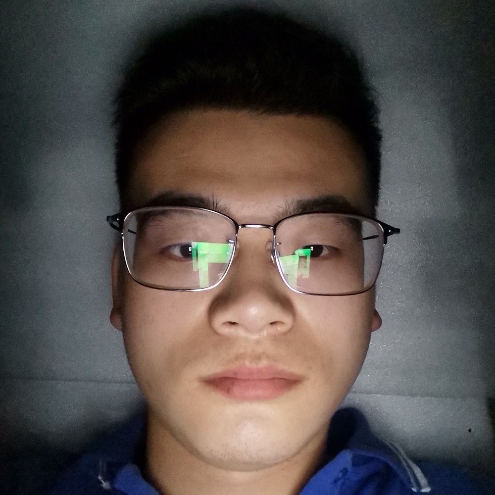 甜美改变板凳的照片