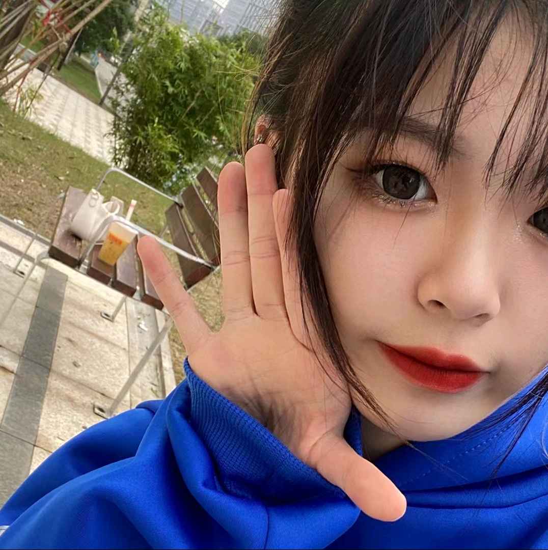 少女还怕孤单的照片