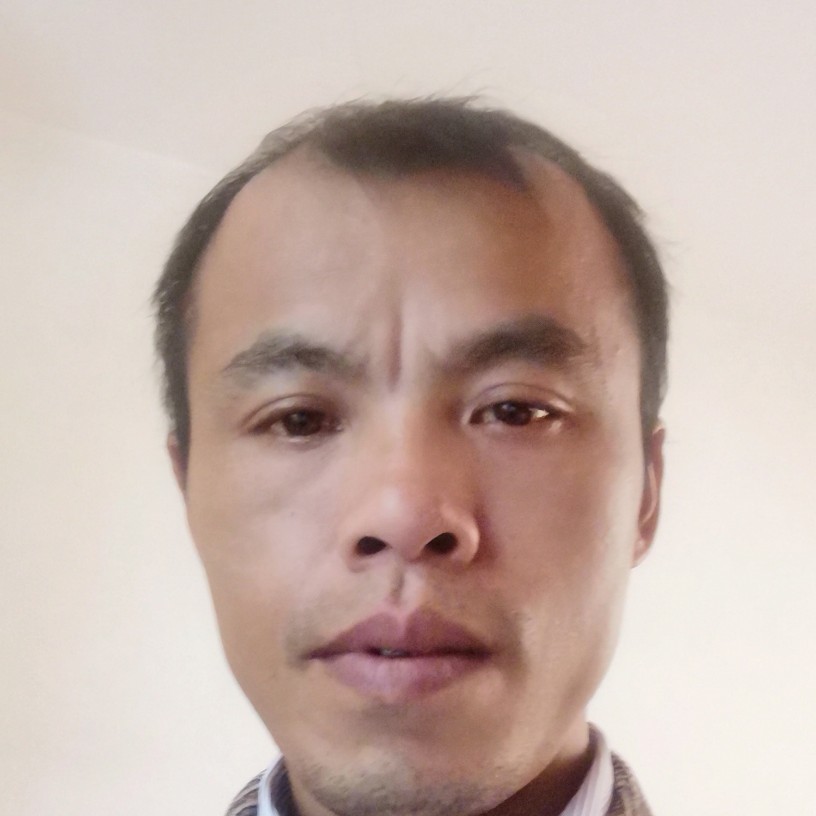 凶狠浅吻大米的照片