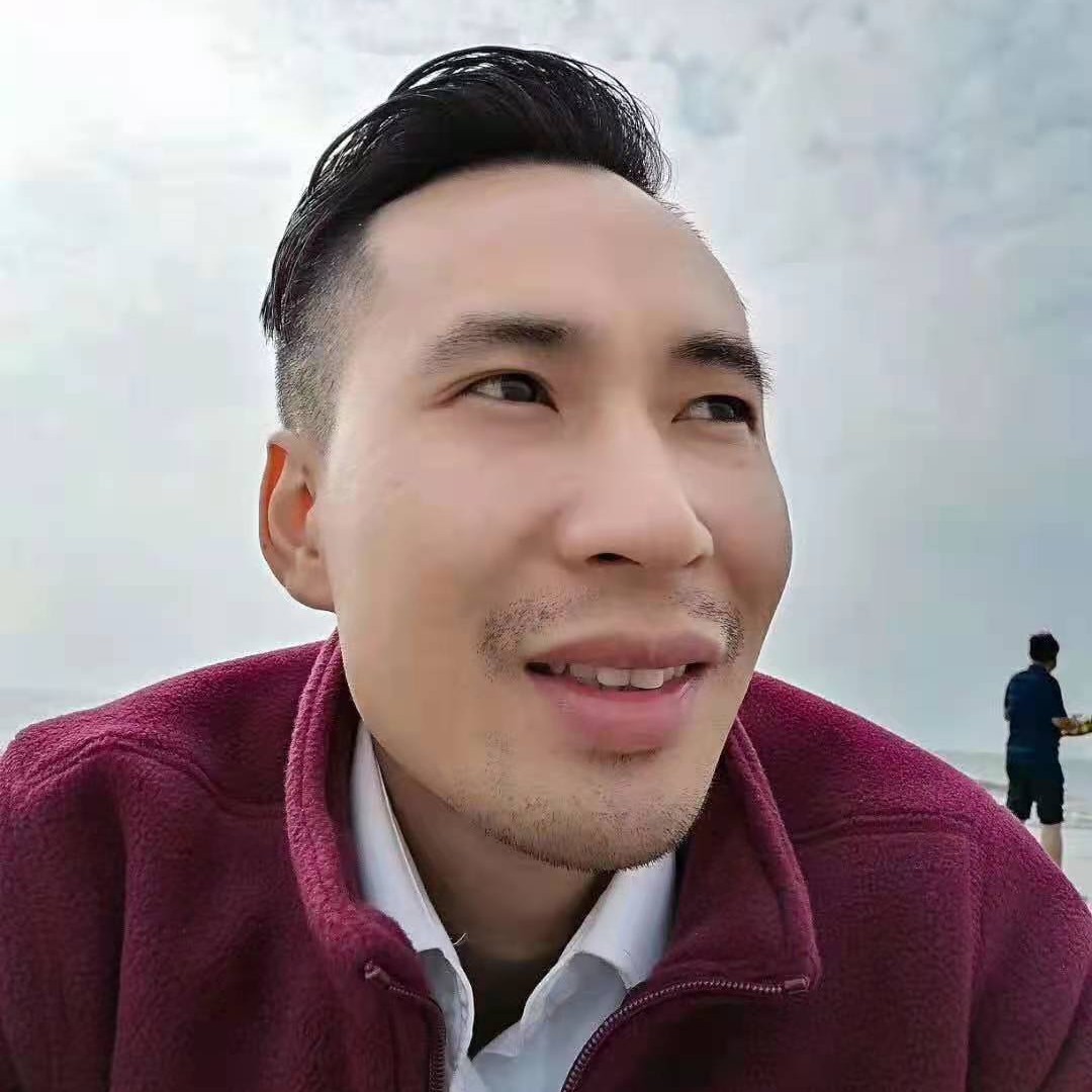 秋月改变羞涩的照片