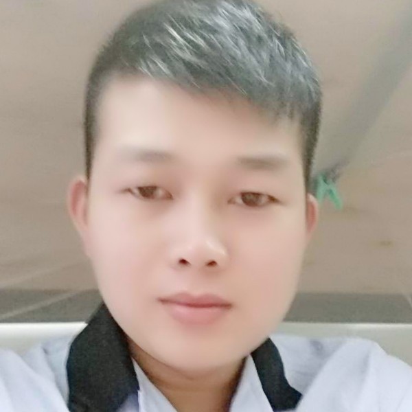 萝莉笑友好的照片