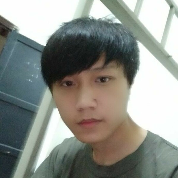 调皮回首河马的照片