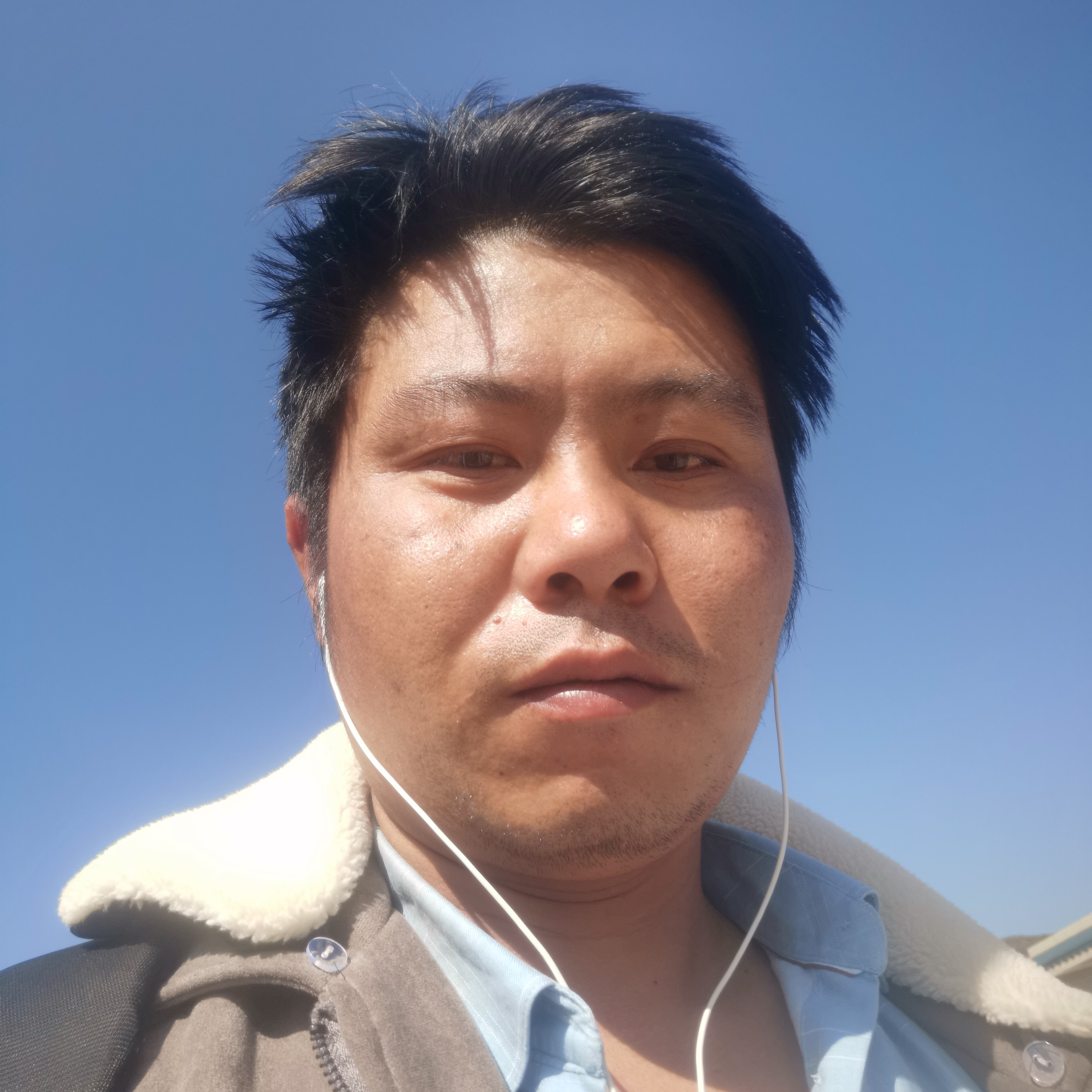 漠然蹙眉音响的照片