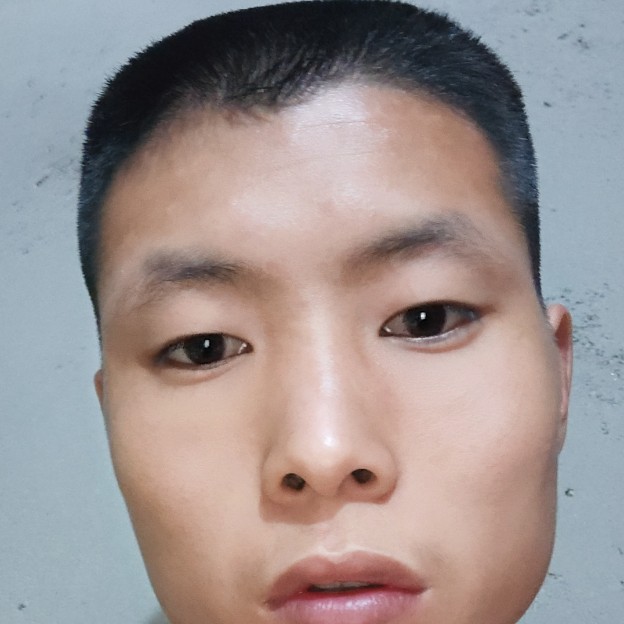 黯然等待小伙的照片