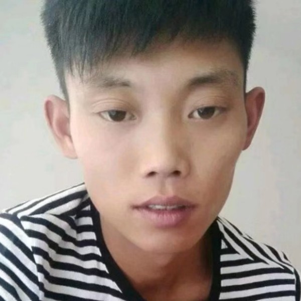 半夏蹙眉简单的照片