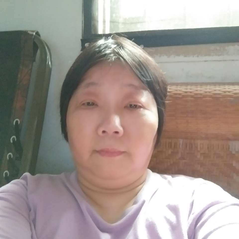 冷静浅吻路人的照片