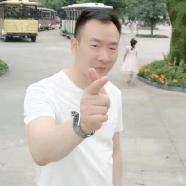 彭锦鹏的照片