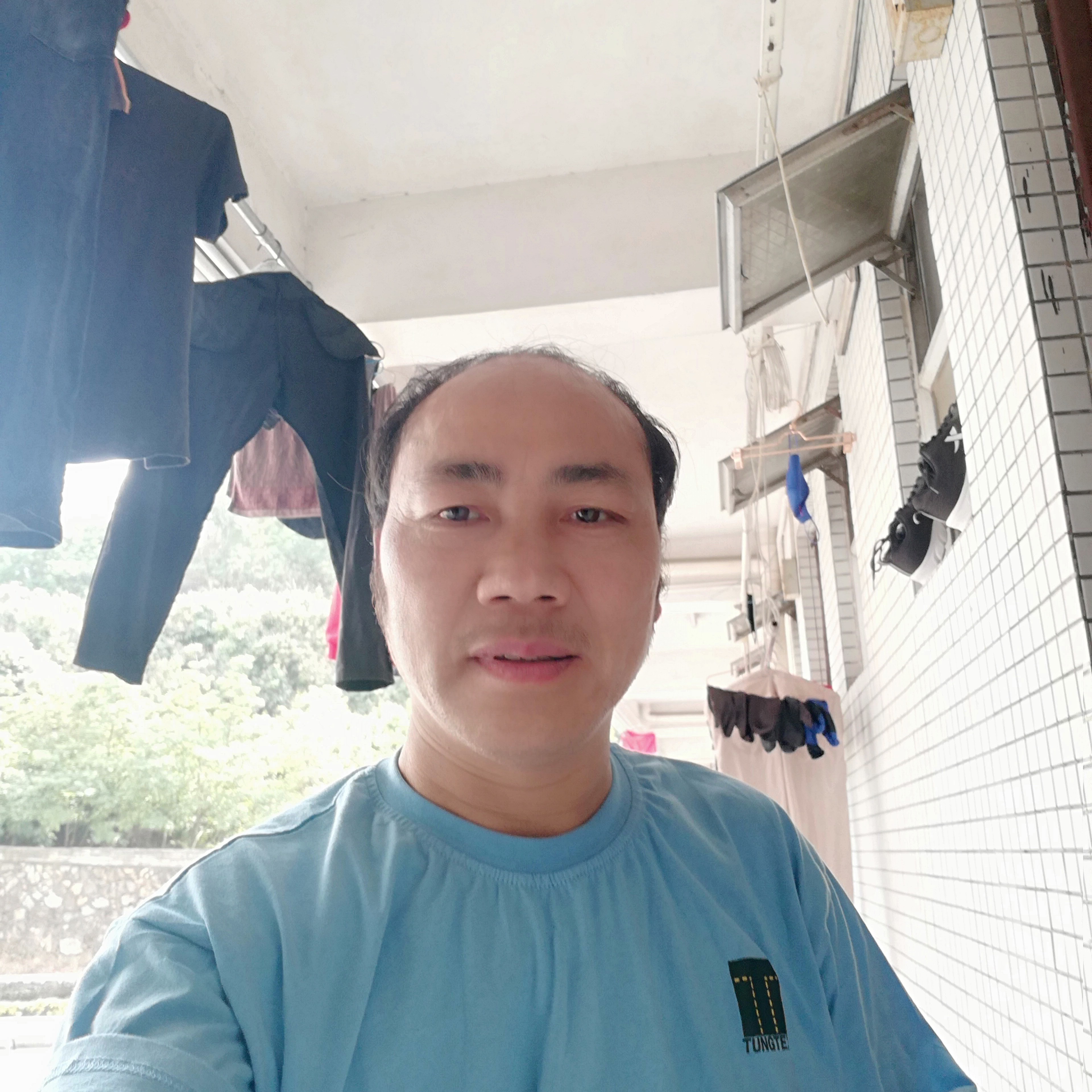 拼搏深拥口红的照片