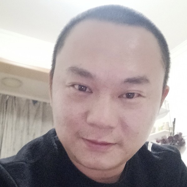 门口有条河的照片
