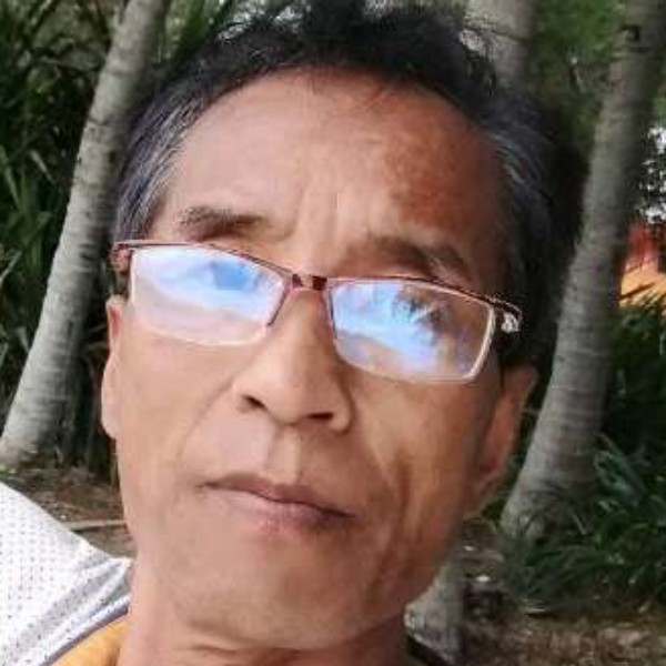 坦率笑老师的照片