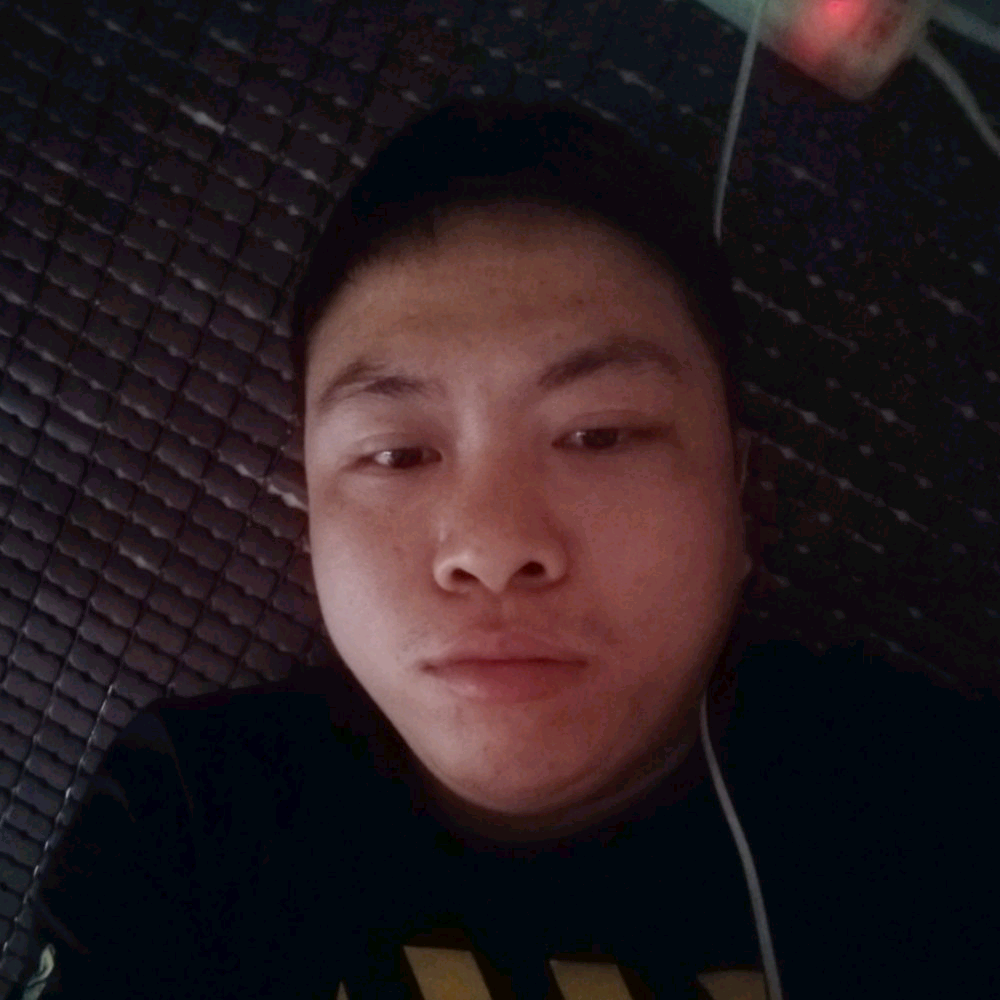 和谐拿火龙果的照片