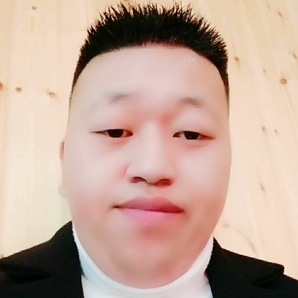 含蓄泪了红玫瑰的照片