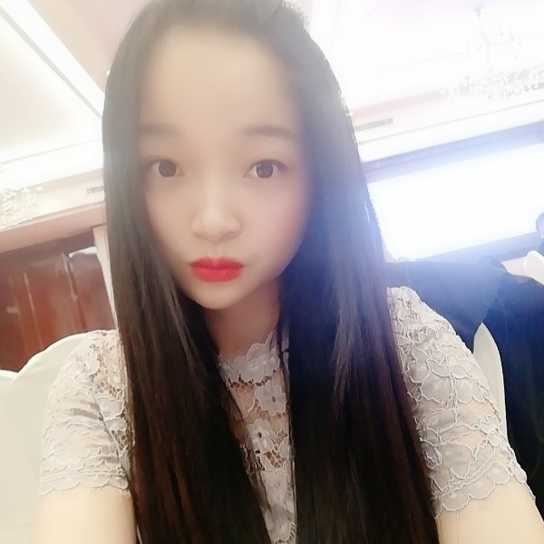 樱花树下幸福的敏的照片