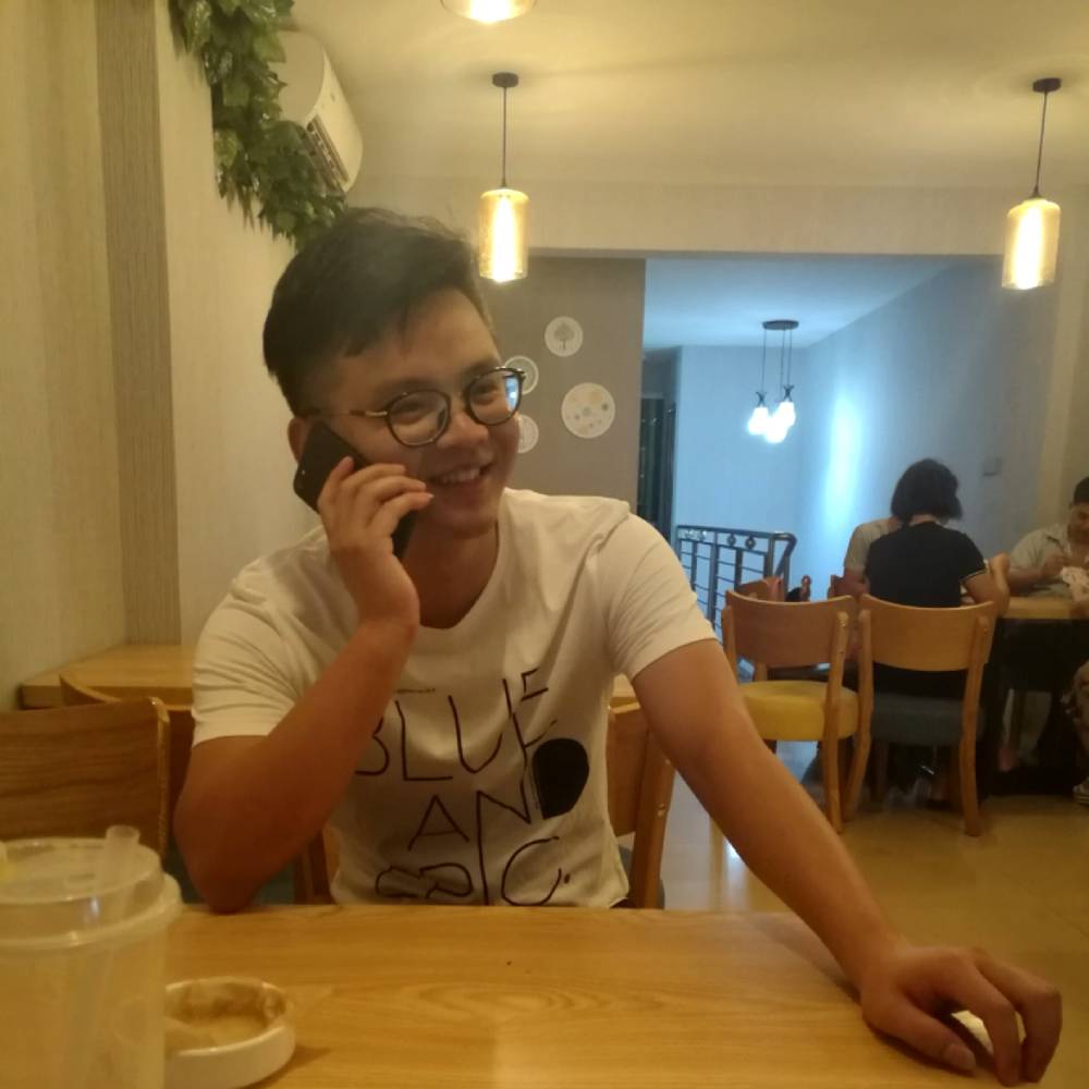 会上岸的鱼的照片