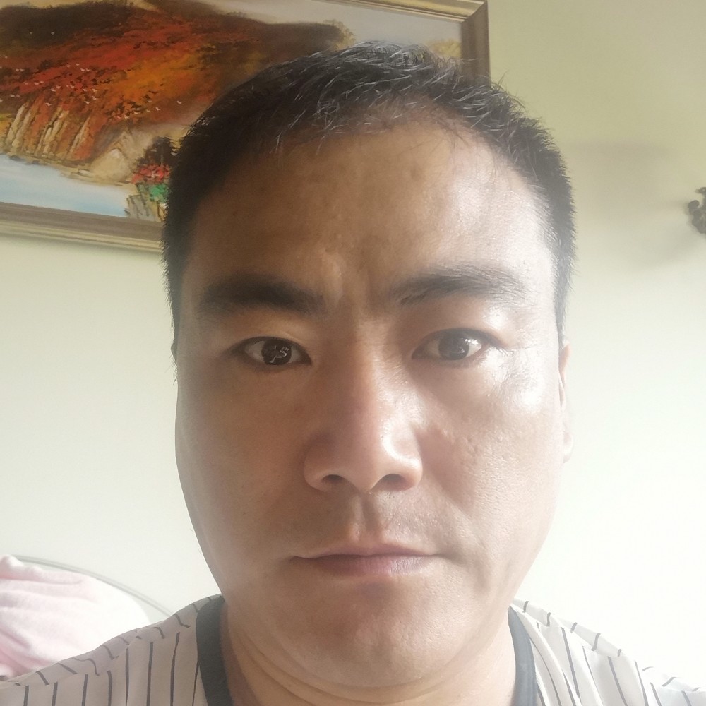 青衫挽手魔幻的照片