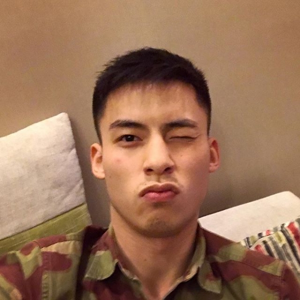 情若能自控唐爷的照片