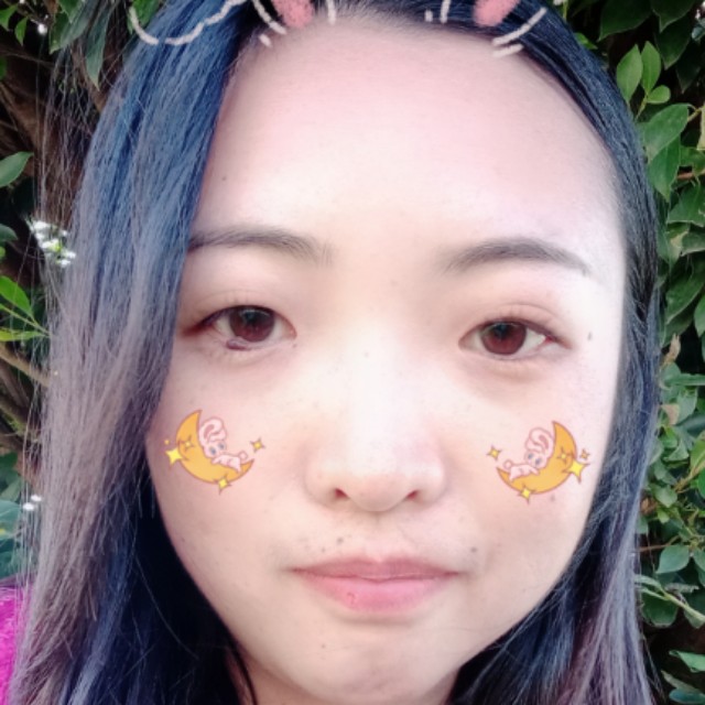 调皮爱恋石头的照片