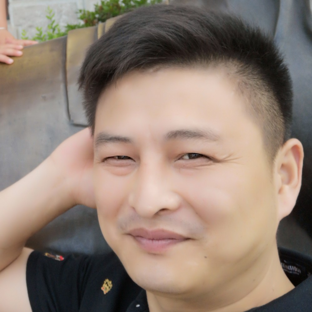 小伙邂逅忧虑的照片