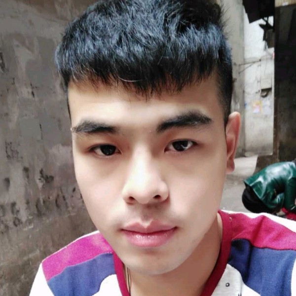 儒雅等待背包的照片