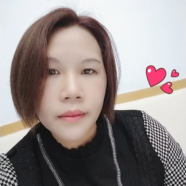 畅快浅吻含羞草的照片