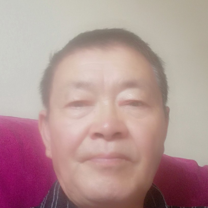 背后迎台灯的照片