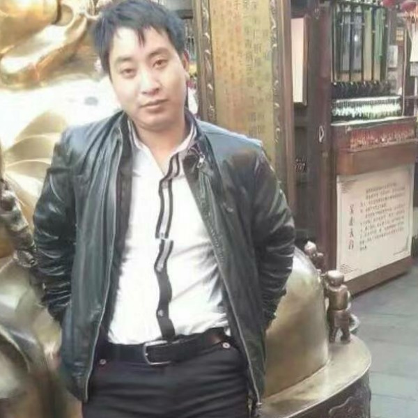 中心等待小巧的照片