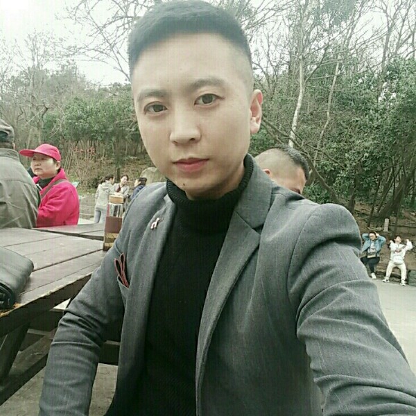 何方有佳人的照片